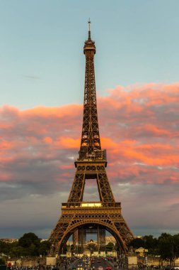 Paris 'te Eyfel Kulesi Güzel günbatımında, Fransa