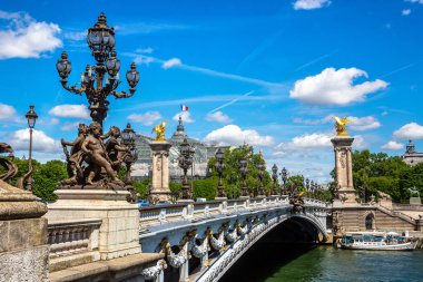 Köprü Pont Alexandre III Paris 'te bir yaz günü, Fransa