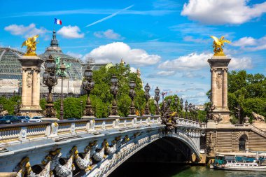 Köprü Pont Alexandre III Paris 'te bir yaz günü, Fransa