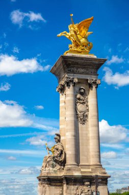 Köprü Pont Alexandre III Paris 'te bir yaz günü, Fransa