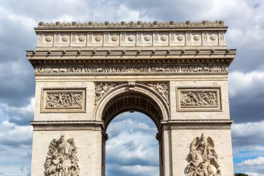 Paris Zafer Takı (Zafer Takı) Fransa 'nın başkenti Paris' te bir yaz günü