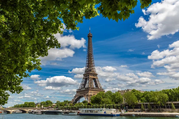 Eiffelova Věž Řeka Seina Paříži Slunečného Letního Dne Francie — Stock fotografie