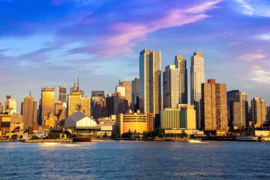New York City, New York 'ta panoramik günbatımı manzarası, ABD