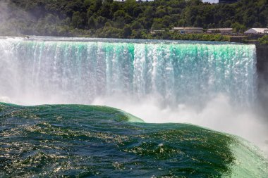 Amerika 'nın Niagara Şelalesi' ndeki Horseshoe Şelalesi manzarası