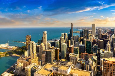 Chicago ve Michigan Gölü 'nün panoramik şehir manzarası gün batımında, Illinois, ABD