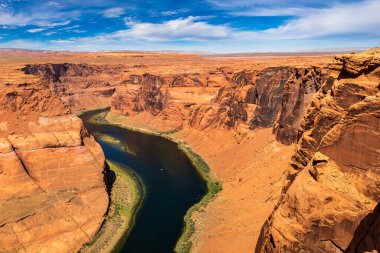 Güneşli bir günde Horseshoe Bend, Arizona, ABD