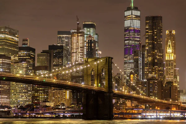 Brooklyn Köprüsü Manhattan Şehir Merkezinin Panoramik Gece Görüntüsü New York — Stok fotoğraf