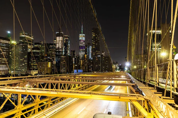 Пешеходная Дорожка Бруклинского Моста Ночью Нью Йорке Штат Нью Йорк — стоковое фото