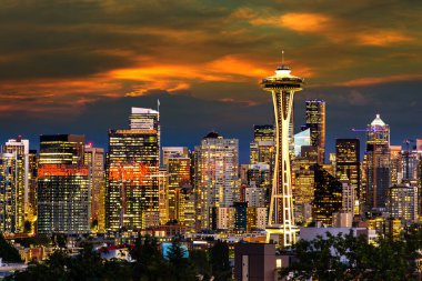 Seattle 'ın gece panoramik manzarası, Washington, ABD