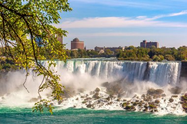 Kanada 'nın Niagara Şelaleleri, Amerika Şelaleleri, Niagara Şelaleleri, Ontario, Kanada' da güneşli bir günde