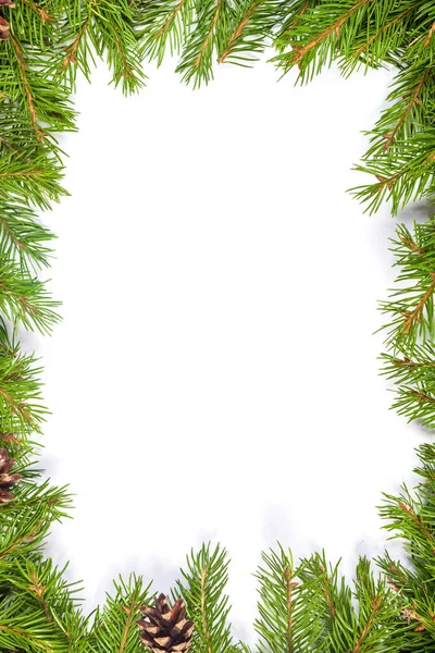 Noel Arkaplanı Beyaz Koni Ile Izole — Stok fotoğraf