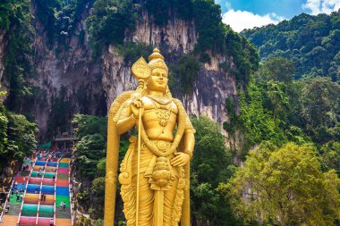 Batu mağarası, Hinduizm tapınağı Kuala Lumpur, Malezya 'da güneşli bir günde