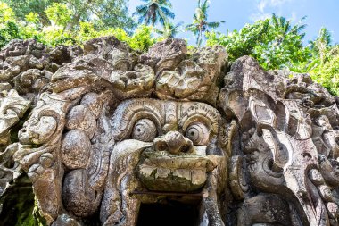 Fil Mağarası (Goa Gajah Tapınağı), Bali, Endonezya 'da güneşli bir günde