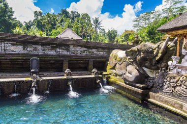 Endonezya, Bali 'deki Pura Tirta Boş Tapınağı' nda kutsal su