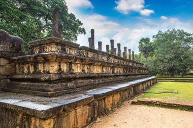 Polonnaruwa Arkeoloji Müzesi 'ndeki Kral Nishshanka Malla (Nissanka Malla) sarayının kalıntıları, Sri Lanka