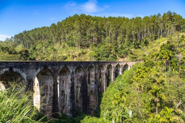 Nuwara Eliya, Sri Lanka 'da dokuz kemerli köprü.