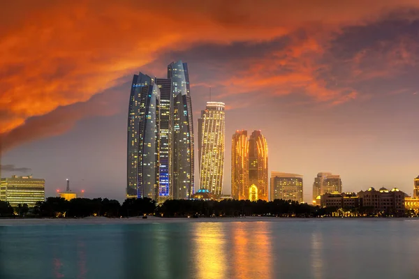 Abu Dhabi Egy Nyári Éjszakán Egyesült Arab Emírségek — Stock Fotó