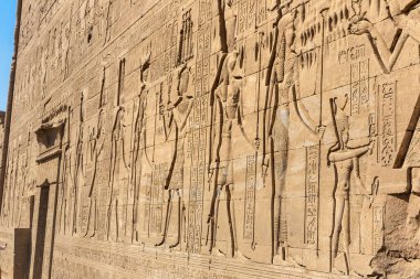 Güneşli bir günde Dendera Tapınağı, Luxor, Mısır