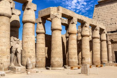 Luxor Tapınağı güneşli bir günde, Luxor, Mısır