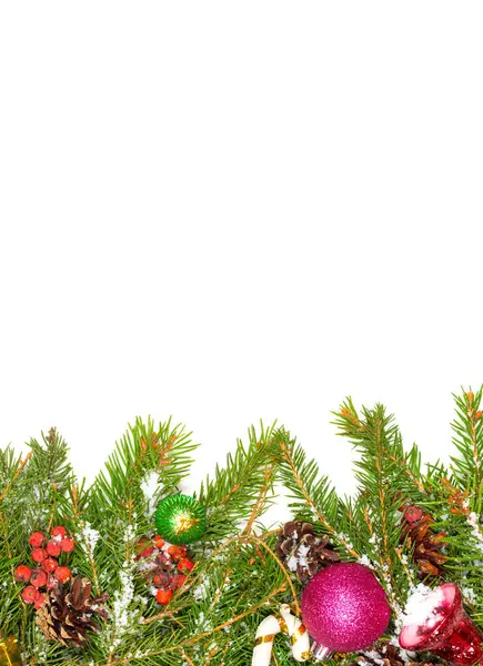 Χριστουγεννιάτικο Φόντο Μπάλες Και Διακοσμήσεις Και Χιόνι Holly Berry Κώνους — Φωτογραφία Αρχείου