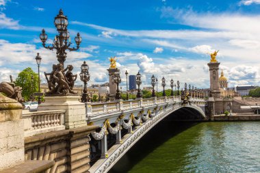 Köprü Pont Alexandre III Paris 'te bir yaz günü, Fransa