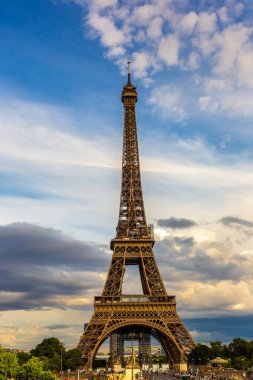 Paris 'te Eyfel Kulesi Güzel günbatımında, Fransa