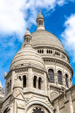 Fransa 'nın başkenti Paris' te Montmartre Hill 'de (Sacre Coeur Bazilikası) bulunan Kutsal Kalp Bazilikası.