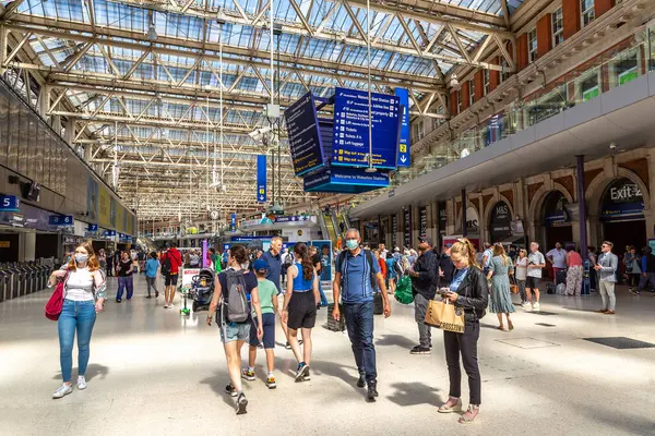 London Förenade Kungariket Juni 2022 Waterloo Tågstation Sommardag London England — Stockfoto
