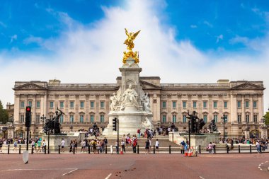 LONDON, İngiltere - 8 Eylül 2023: Victoria Memorial and Buckingham Palace, Londra, Birleşik Krallık