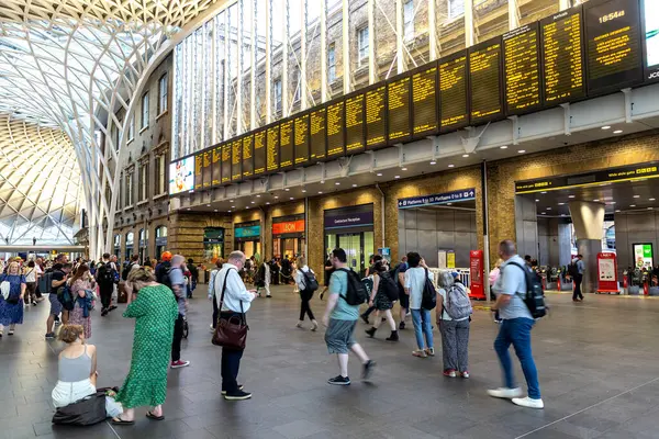 Лондон Великобритания Сентября 2023 Расписание Рейсов Вокзале Kings Cross Station — стоковое фото