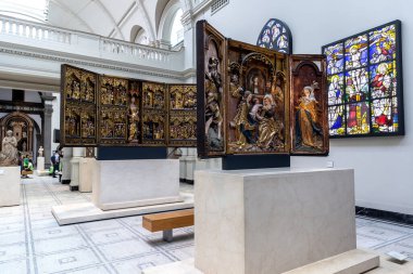 LONDON, İngiltere - 26 Eylül 2023: Londra 'daki Victoria ve Albert Müzesi dünyanın en büyük dekoratif sanat ve tasarım müzesidir.