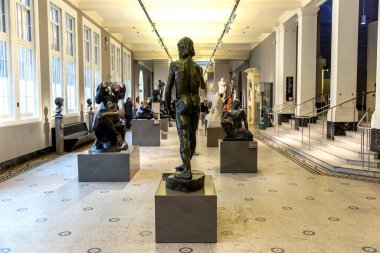 LONDON, İngiltere - 26 Eylül 2023: Londra 'daki Victoria ve Albert Müzesi dünyanın en büyük dekoratif sanat ve tasarım müzesidir.