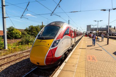 NEWARK-ON-TRENT, İngiltere - 5 Eylül 2023: Newark-on-Trent 'teki Newark Northgate tren istasyonu, güneşli bir günde, Birleşik Krallık