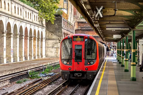 Londres Reino Unido Septiembre 2023 London Underground Station South Kensington — Foto de Stock