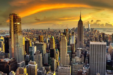 New York City, New York, ABD 'de günbatımında Manhattan' ın panoramik hava manzarası