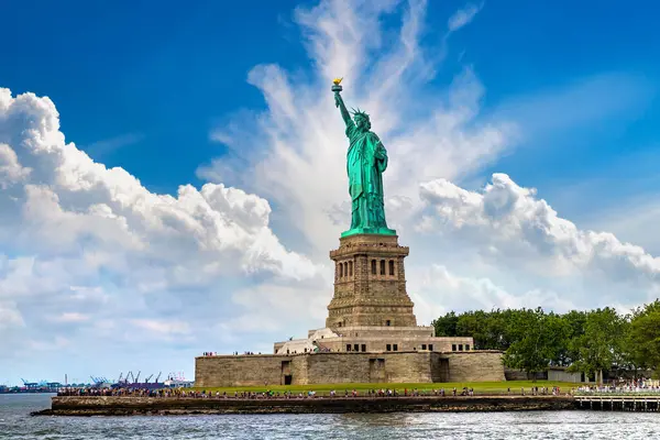 美国纽约州纽约市的自由女神像 — 图库照片