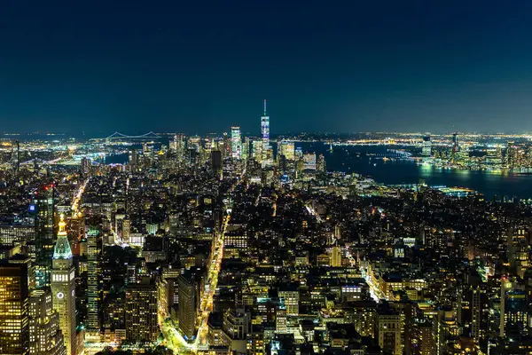 New York City, New York, ABD 'de gece panoramik hava manzarası