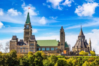 Kanada Parlamentosu Ottawa 'da güneşli bir günde, Kanada
