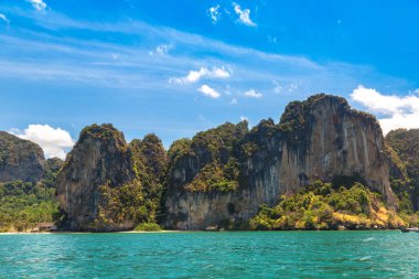 Güneşli bir günde Tayland, Krabi 'deki Tonsai tropikal plajı