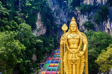 Batu mağarası, Hinduizm tapınağı Kuala Lumpur, Malezya 'da güneşli bir günde