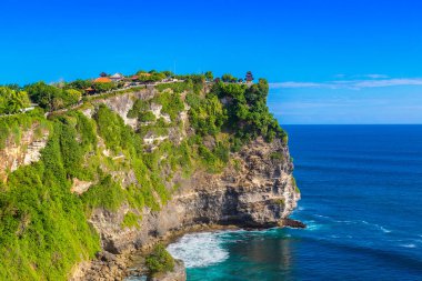 Pura Luhur Uluwatu Tapınağı Bali 'de güneşli bir günde, Endonezya