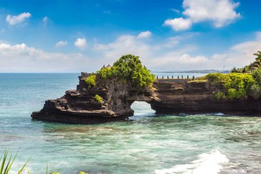Pura Batu Bolong Tapınağı Bali, Endonezya 'da güneşli bir günde