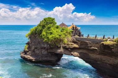 Pura Batu Bolong Tapınağı Bali, Endonezya 'da güneşli bir günde