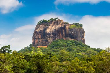Güneşli bir günde Sigirya 'da Lion Rock, Sri Lanka