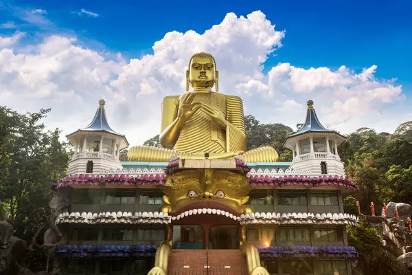 Gouden Tempel Zonnige Dag Dambulla Sri Lanka — Stockfoto