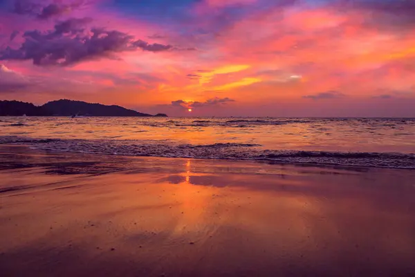 Puesta Sol Playa Patong Phuket Tailandia Imágenes de stock libres de derechos
