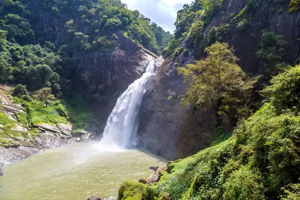 Cachoeira Dunhinda Dia Ensolarado Sri Lanka Fotos De Bancos De Imagens