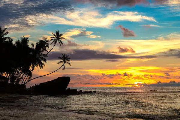 Puesta Sol Playa Dalawella Sri Lanka Imagen de archivo