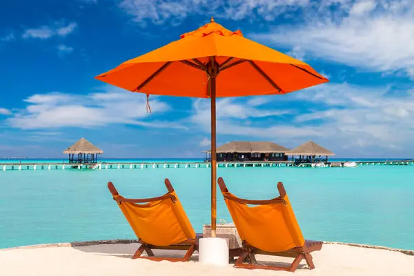 Sun Bed Parasol Umbrella Tropical Paradise Ocean Beach Sunny Summer Royalty Free Stock Photos