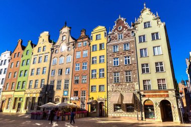 GDANSK, POLAND - 7 Eylül 2022: Polonya 'nın Gdansk kentindeki eski renkli binalar